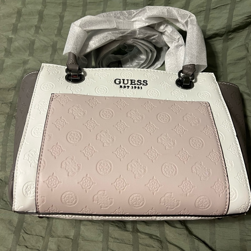 Guess purse with shoulder strap